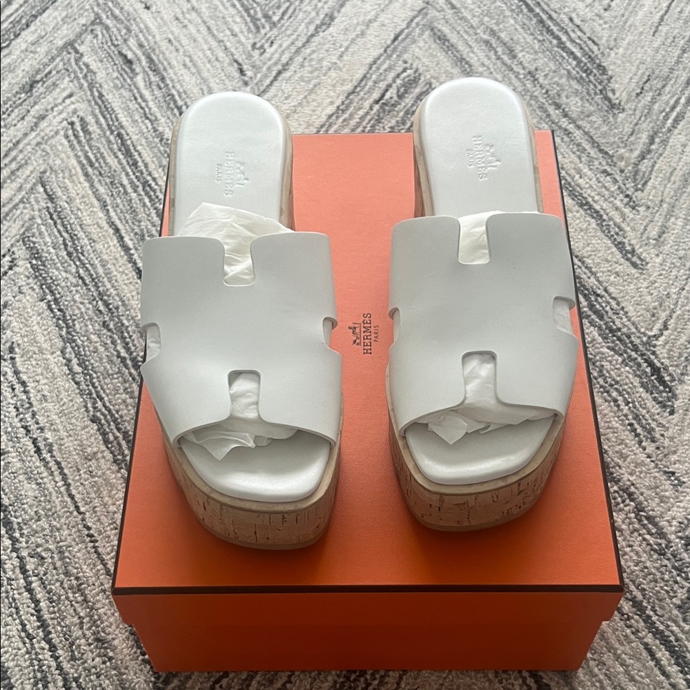100% Authentic Hermes Eze Women’s Sandals Blanc Size 39